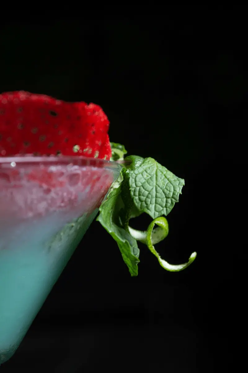 daiquirí con hierba buena