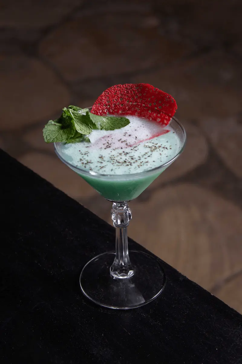 daiquirí verde con decoración